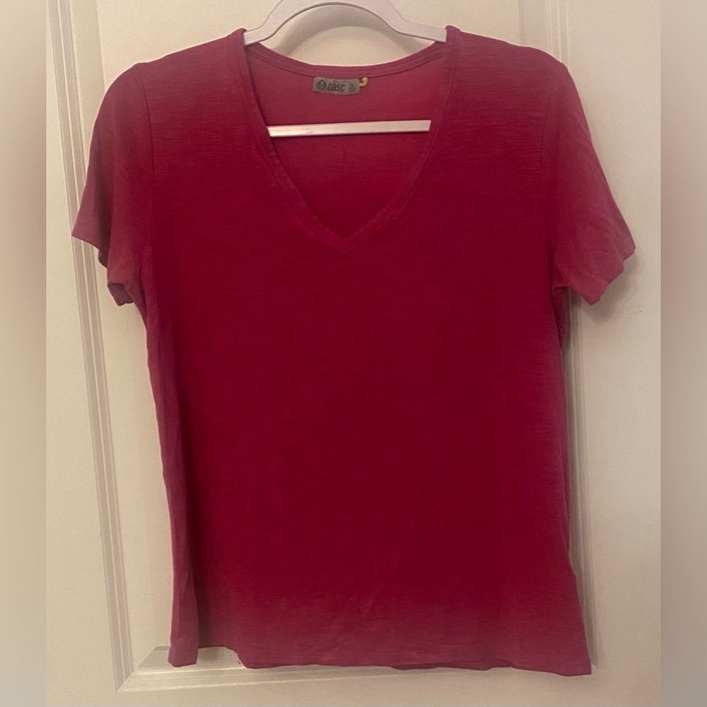 Tasc Performance St Charles T-shirt Size S Hot Pink V-neck